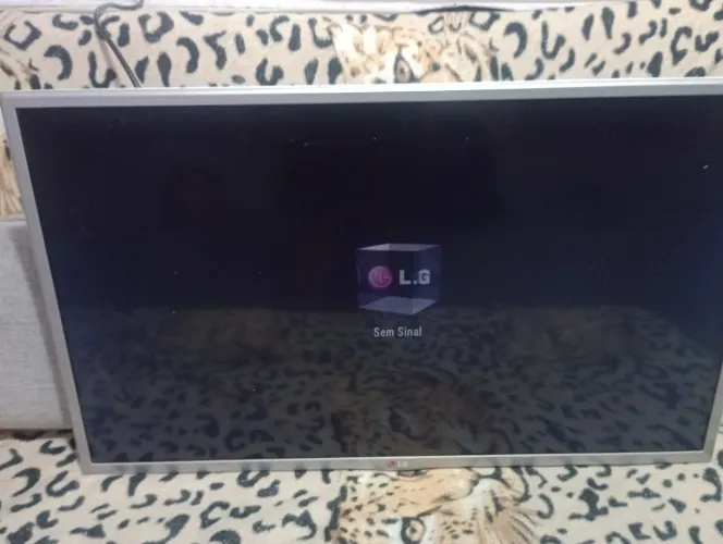 Vendo TV da marca LG32 polegadas em ótimo estado funcionando perfeitamente