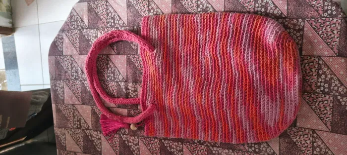 Duas bolsas de crochê artesanais 