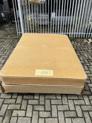 Conjunto Box de Casal Usado de Molas em Bom Estado