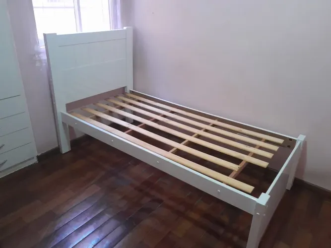 Cama de solteiro sem o colchão