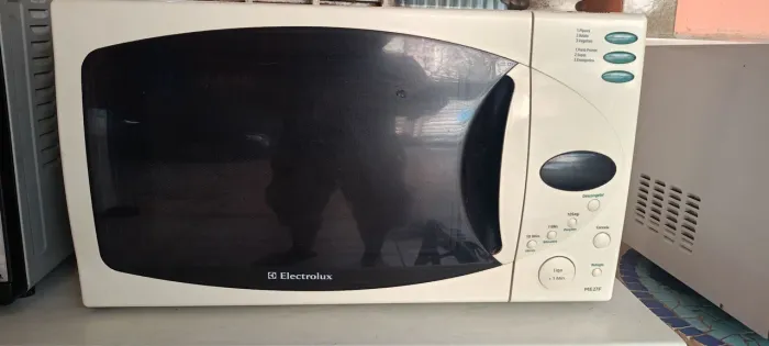 02 microondas com defeito para consertar ou retirar peças 