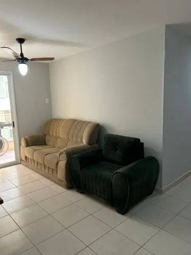 Vendo 2 sofás super novos e confortáveis.