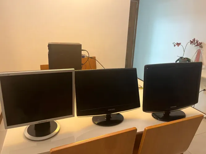 3 monitores Samsung para conserto ou uso de peças