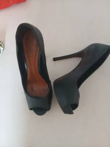 SCHUTZ PEEP TOE COM SALTO AGULHA 12 CM EM COURO N34