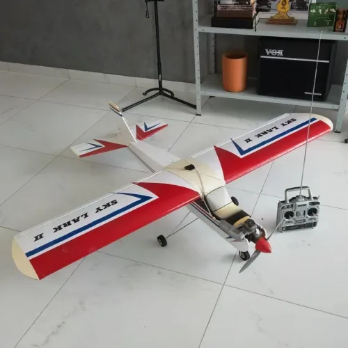 Aeromodelo Sky Lark II em madeira balsa pronto pra voar ?