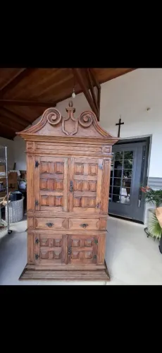 Lindo armário estilo colonial