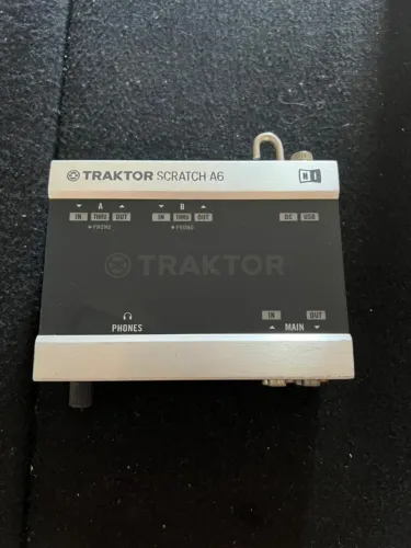 Vendo Placa de Áudio Traktor Audio A6 + Timecodes + Caixa