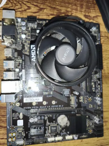 Placa-mãe A320M-S2H + Ryzen 5 1600 + 8GB RAM HyperX Fury