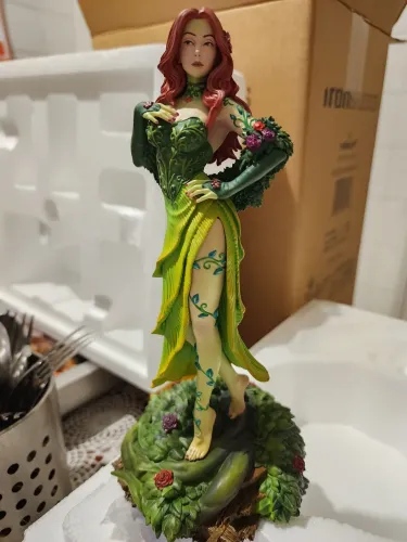 Iron Studios Poison Ivy Hera Venenosa Sereias de Gothan