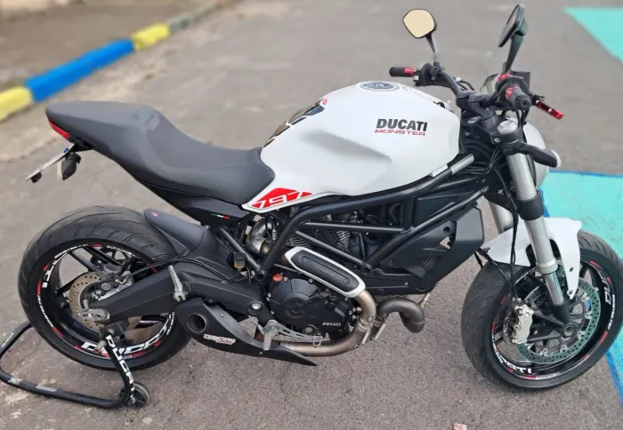 Ducati monster 797