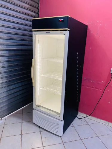 Freezer vertical porta de vidro congelados