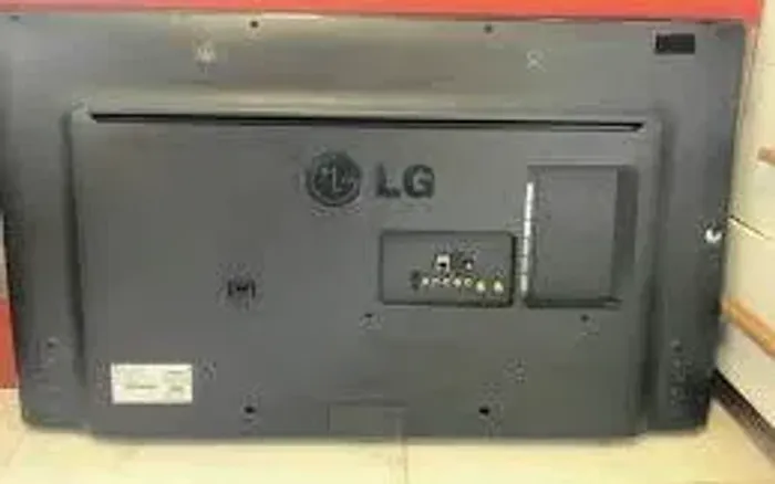 Tv LG tela trincada, pra retirada de peças