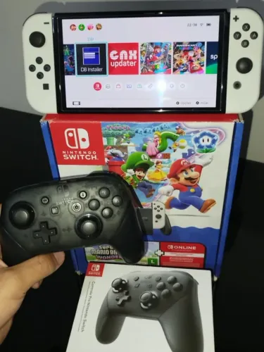 Nintendo Switch OLED desbloqueado com Pro Controller e case de proteção
