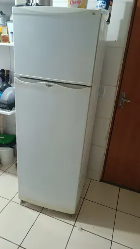 Vendo geladeira duplex por R$450.