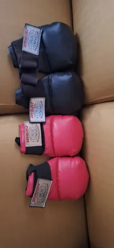 2 pares de luvas Jughui nas cores vermelha e preta