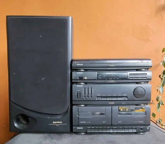 Aparelho de som Phillips 3 em 1 (toca discos não funciona)