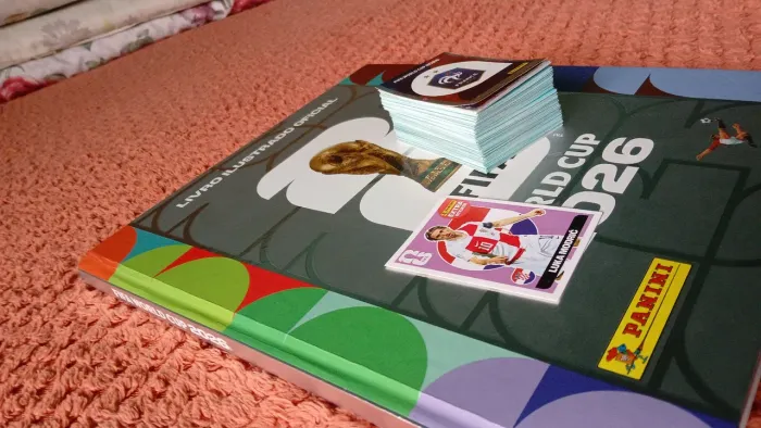 Álbum tá copa tem 89.5 prct mais tem 177 repetidas a uma extra n está completo falt 105