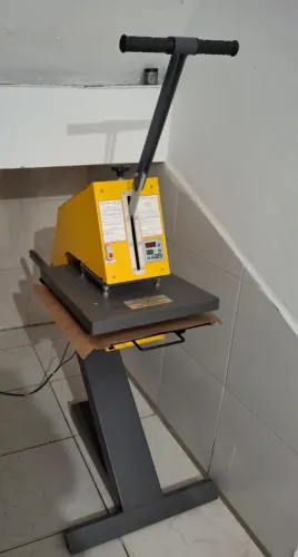Prensa térmica plana.