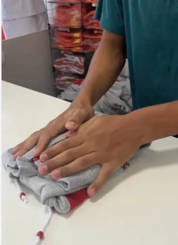 Vaga de Embalador de Uniformes 