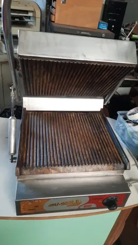Sanduicheira elétrica 220 volts Multi Grill Express Baby 0,30 cm funcionando 100%