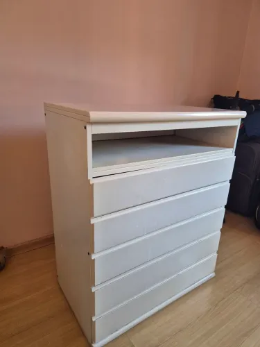 Vendo cômoda com 5 gavetas