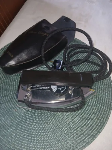 Mini ferro de passar para viagem