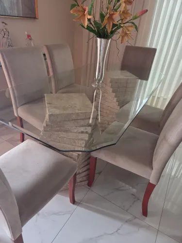 Mesa de jantar para 06 cadeiras