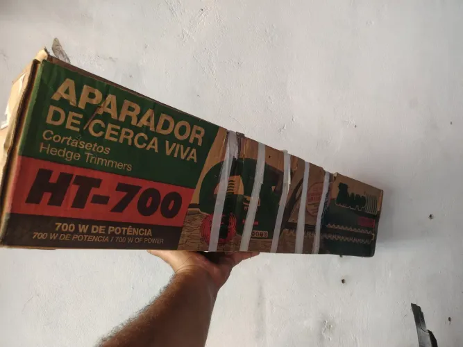 Vendo Aparador de cerca viva HT-700 novo