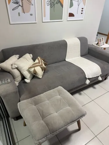Sofá + apoio para pés