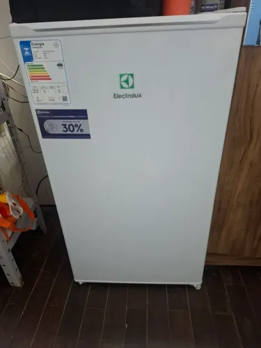 Frigobar Eletrolux 90L controle de temperatura