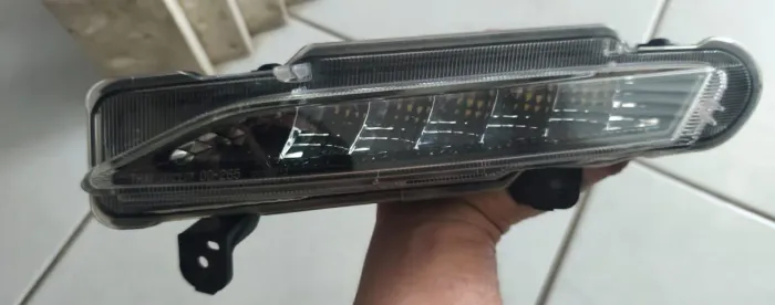 Lanterna de Led original L. Esquerdo do para-choque dianteiro Yaris 2019/21