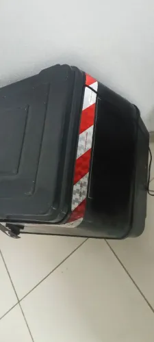 Vendo baú 89 litros completo com suporte pra Honda de 125 a 150