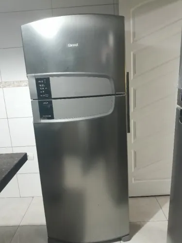 Geladeira seminova ( para conserto )