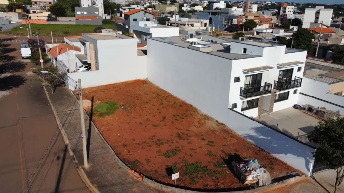 Excelente terreno de esquina - com projeto aprovado de 17 Studios