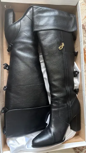 Vendo bota luz da lua usada somente uma vez nova