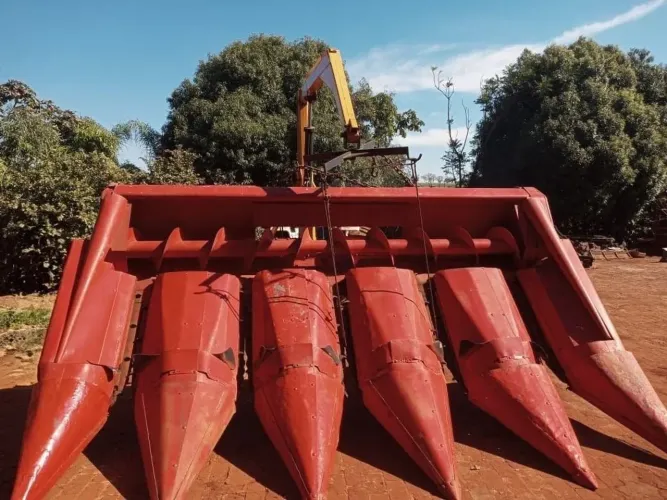 Plataforma de milho Massey Ferguson 5650, 5x90 1990