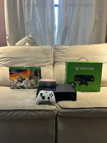 Xbox one fat 1 controle + 4 jogos
