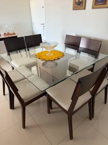Mesa com 8 cadeiras madeira maciça 1,40 X 1,40cm