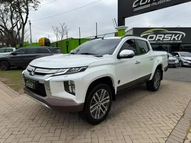 Mitsubishi L200 Tri. S.terra HPE-S 2.4 4X4 Die. AUT 2025