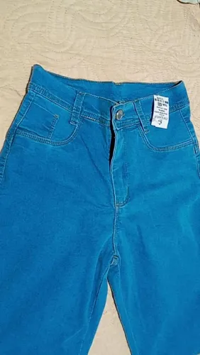 Vende-se calça jeans feminina nova