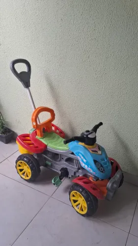 Quadriciclo Infantil, bom estado de conservação.