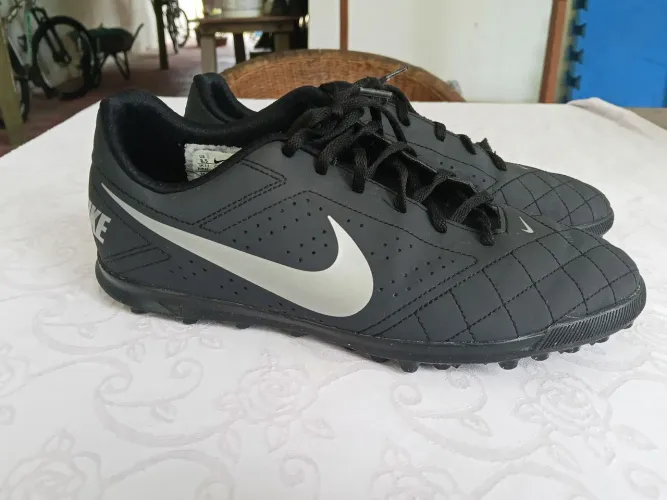 Chuteira Nike Society N° 40