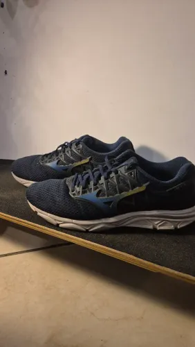 Tênis Mizuno usado R$100,00