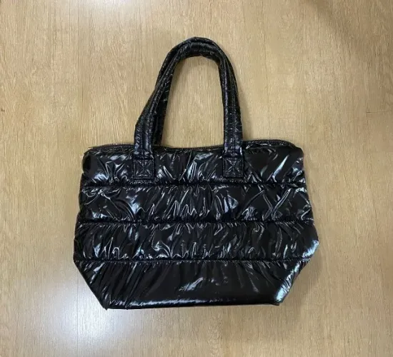 Bolsa preta (modelo: puffer)