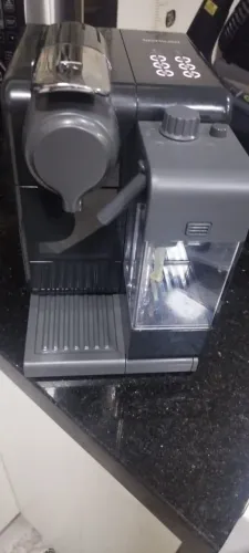 Cafeteira Nespresso Lattissima One Touch