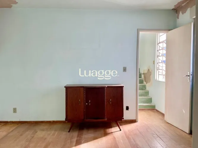 Sobrado comercial triplex com 150m² para locação no bairro Rio Branco