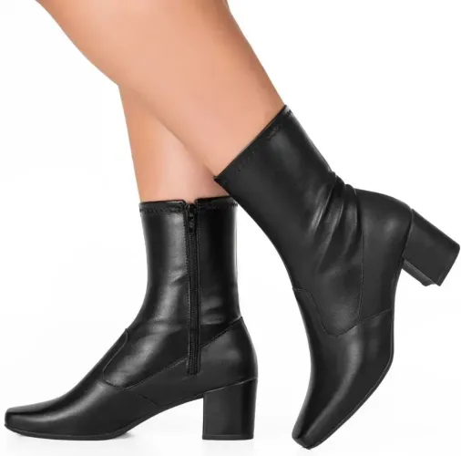Vendo bota nova!!