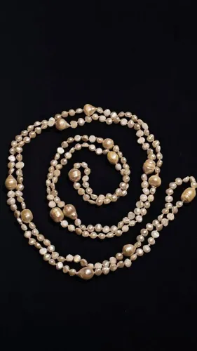 Colar de Pérolas autênticas / reais 152 cm.