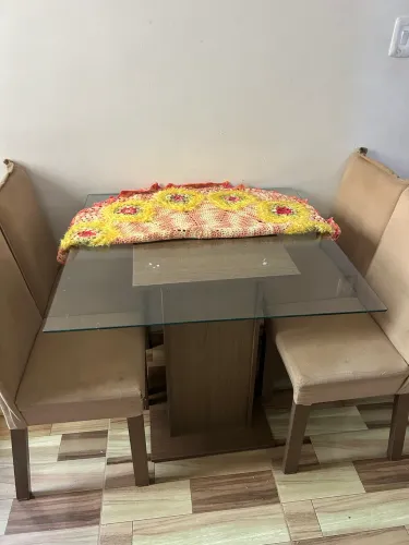 Mesa 4 cadeiras forradas 