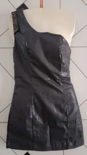 Vestido metalizado com ombro só